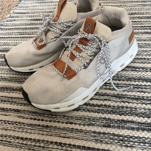 ON Women's Cream and Tan Sneakers